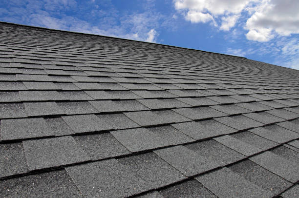 Best Emergency Roof Repair Services  in Lewistown, IL